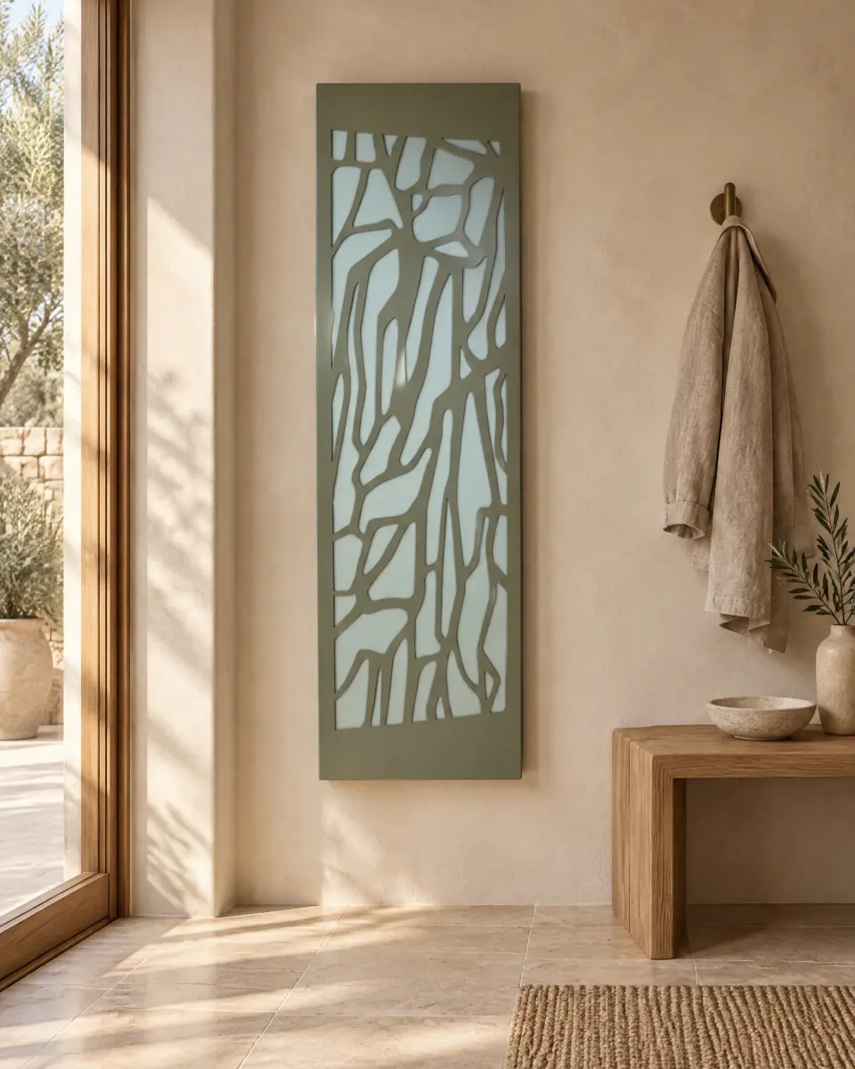 Formentera Fluid verde salvia nell'ingresso, panca in rovere e cappotto appeso